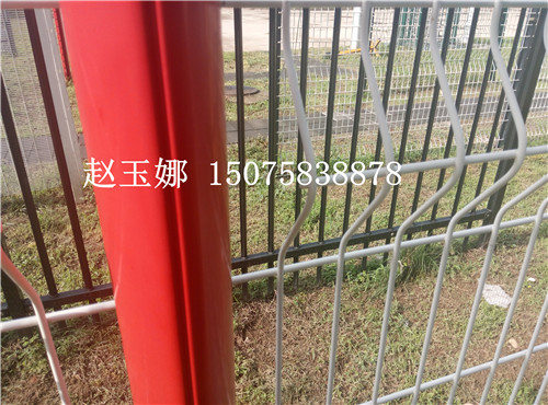 桃型柱護(hù)欄網(wǎng)，熔堅(jiān)固美觀于一身的護(hù)欄網(wǎng)產(chǎn)品